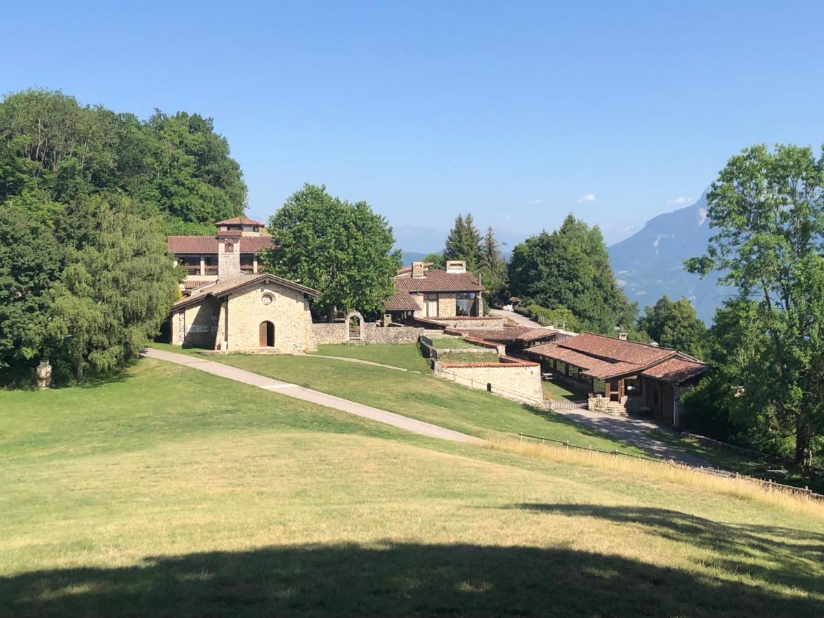 Au Pied Du Vercors Tout Est Permis La Riviere  Eksteriør billede